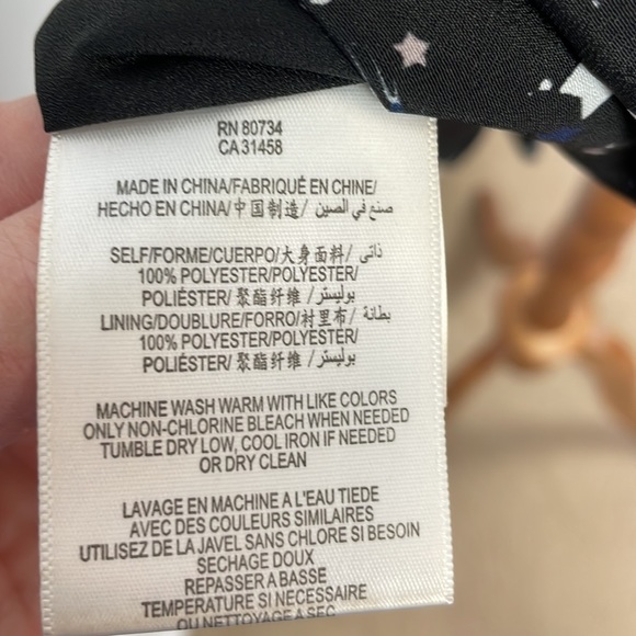 BCBGeneration Black Short Sleeve Dress with Open Back and Pockets - Size 4 - Picture 16 of 17